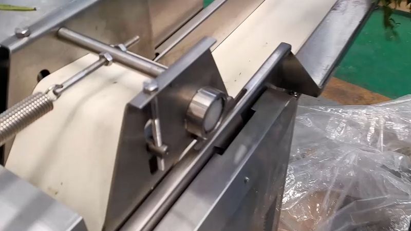 Vegetables & Fruits Slicing / Cutting Machine